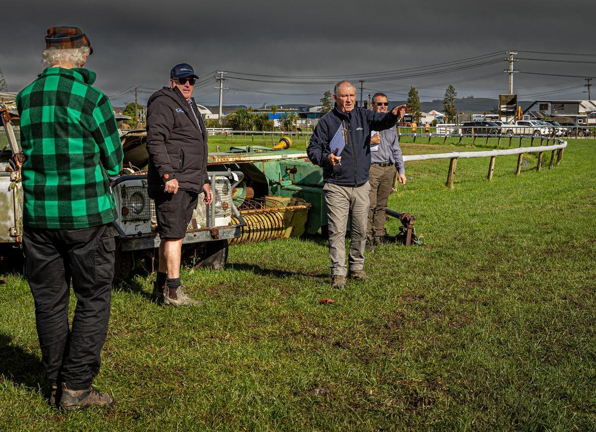 Alan Golder;Rural Auction